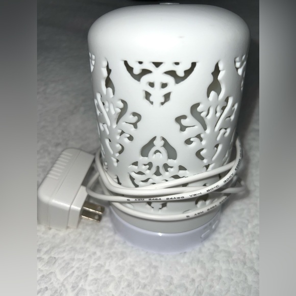 Decorative Ceramic Essential Oil Diffuser Aromatherapy White (Tested) - Picture 1 of 5